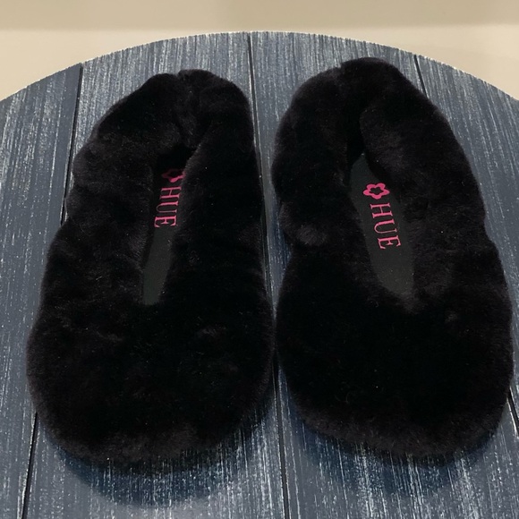 Hue Fuzzy Slippers - Picture 2 of 3